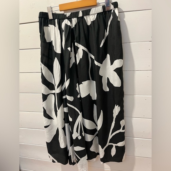 Christian Wijnants Black & White Floral Skirt – Size 42 - Picture 8 of 11